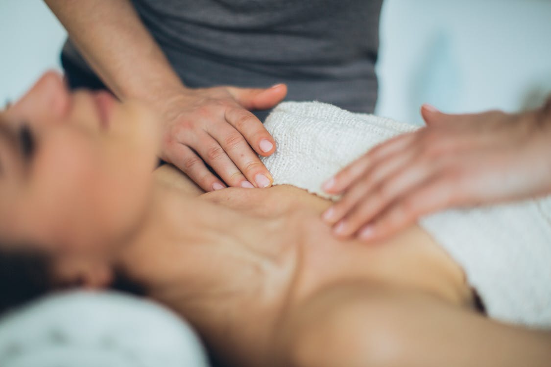 women-massage-at-home-jiifit